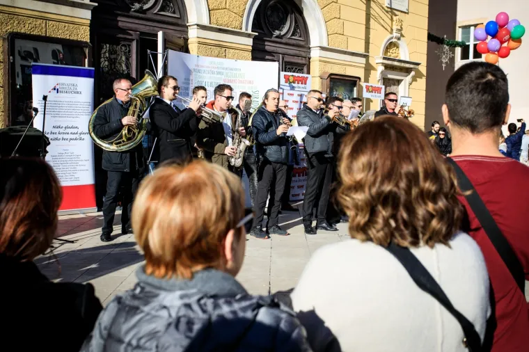 Gužva na buvljaku: Splićani pokazali veliko srce i pomogli svojim sugrađanima bez doma