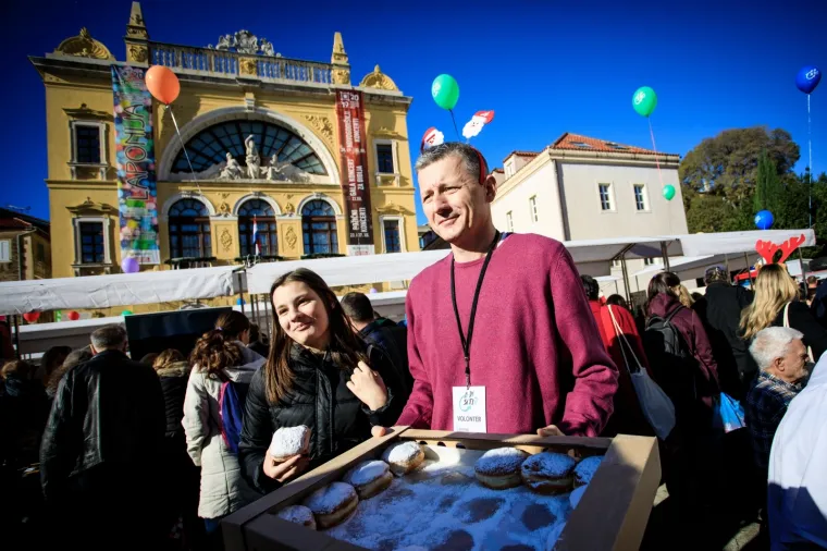 Gužva na buvljaku: Splićani pokazali veliko srce i pomogli svojim sugrađanima bez doma