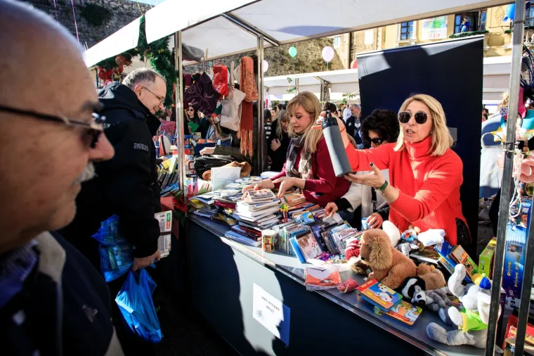Gužva na buvljaku: Splićani pokazali veliko srce i pomogli svojim sugrađanima bez doma