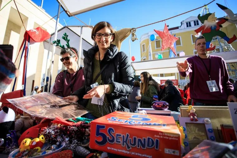 Gužva na buvljaku: Splićani pokazali veliko srce i pomogli svojim sugrađanima bez doma