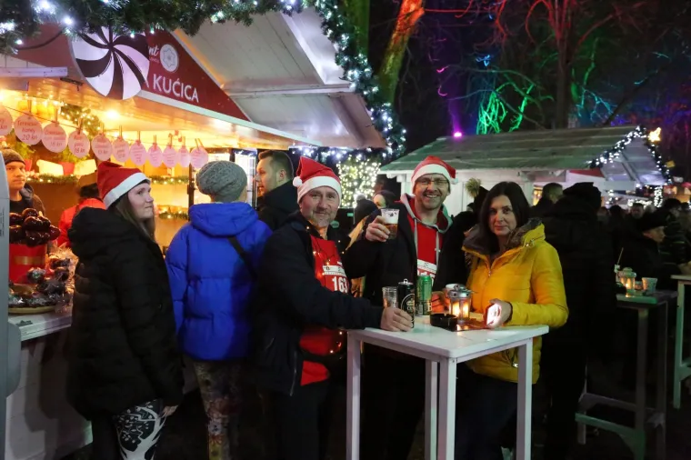 Svečano otvoren Advent u gradu na četiri rijeke: Noćna utrka okupila 400 trkača
