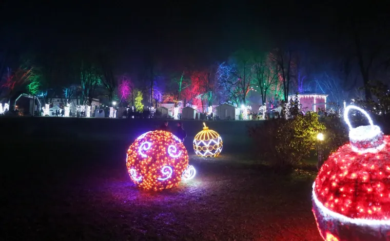 Svečano otvoren Advent u gradu na četiri rijeke: Noćna utrka okupila 400 trkača