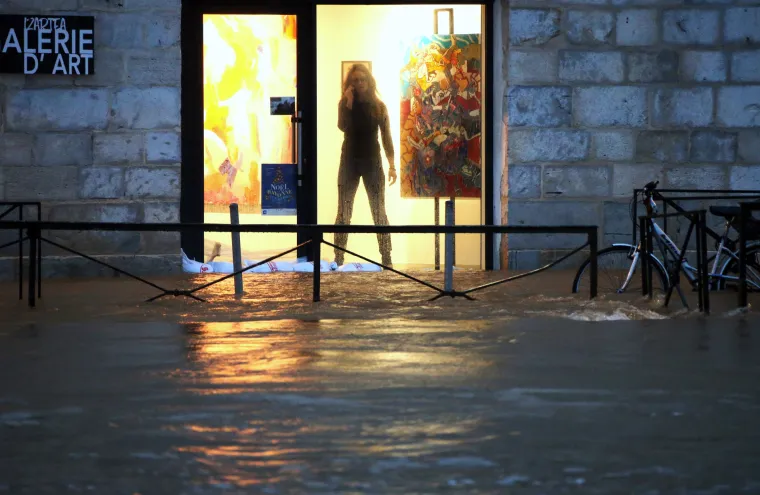 Potop u Francuskoj: Mu&scaron;karac poginuo kad mu je stablo palo na auto, petero ozlijeđenih, 600 ljudi evakuirano!