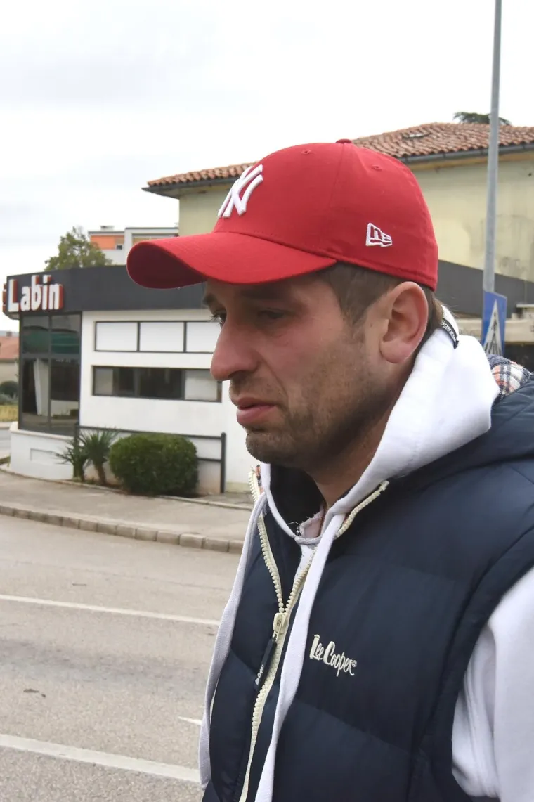 U prometnoj nesreći koja se dogodila u Labinu, poginuo je 34-godi&scaron;njak, a četiri osobe su ozlijeđjene. Nesreća se dogodila kada je 28-godi&scaron;njakinja pod utjecajem alkohola od 1,37 promila, upravljala automobilom, uletjela u zatvorenu terasu lokala i udarila u grupu posjetitelja