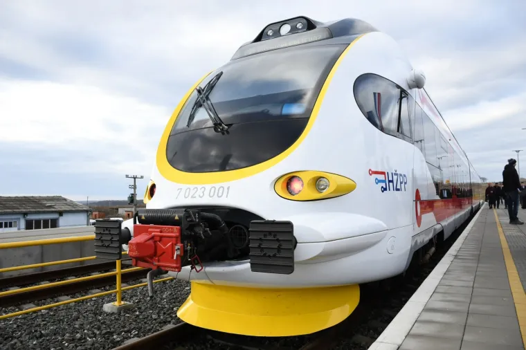 Andrej Plenković nije skrivao ponos: Prvi je isprobao prugu čiji kilometar vrijedi pet milijuna eura