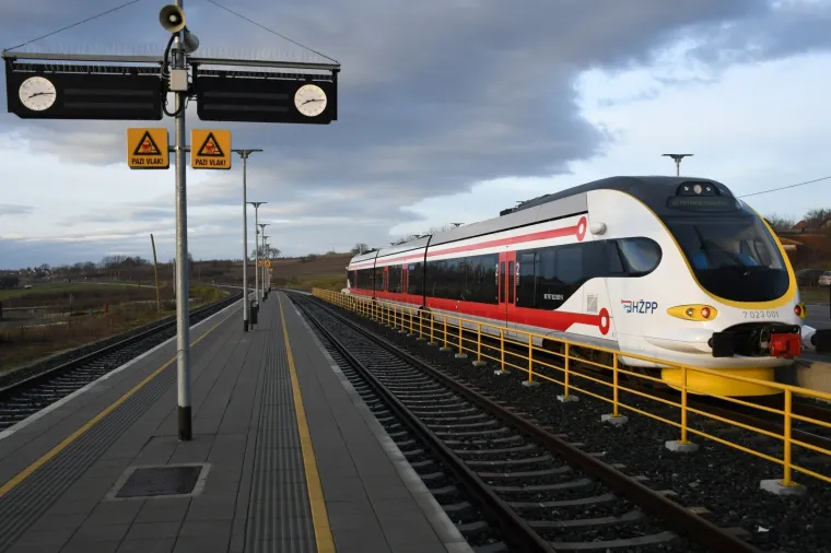 Andrej Plenković nije skrivao ponos: Prvi je isprobao prugu čiji kilometar vrijedi pet milijuna eura