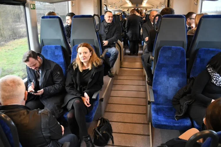 Andrej Plenković nije skrivao ponos: Prvi je isprobao prugu čiji kilometar vrijedi pet milijuna eura