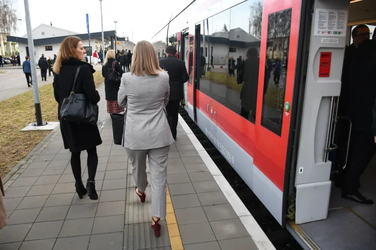 Andrej Plenković nije skrivao ponos: Prvi je isprobao prugu čiji kilometar vrijedi pet milijuna eura