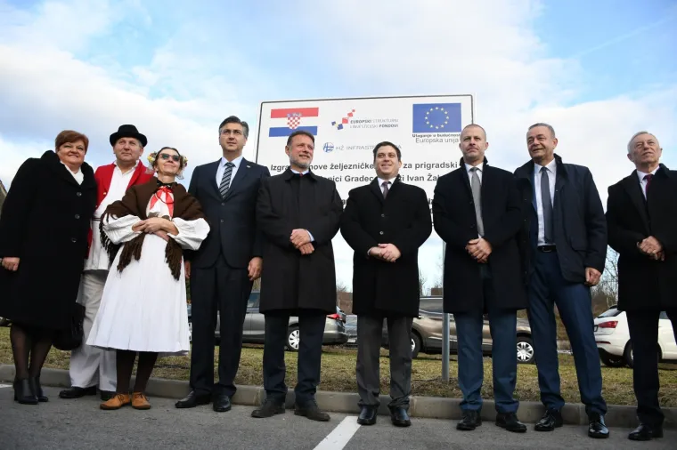 Andrej Plenković nije skrivao ponos: Prvi je isprobao prugu čiji kilometar vrijedi pet milijuna eura