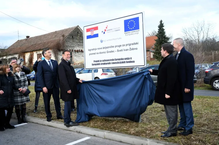 Andrej Plenković nije skrivao ponos: Prvi je isprobao prugu čiji kilometar vrijedi pet milijuna eura