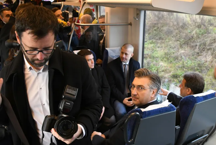 Andrej Plenković nije skrivao ponos: Prvi je isprobao prugu čiji kilometar vrijedi pet milijuna eura