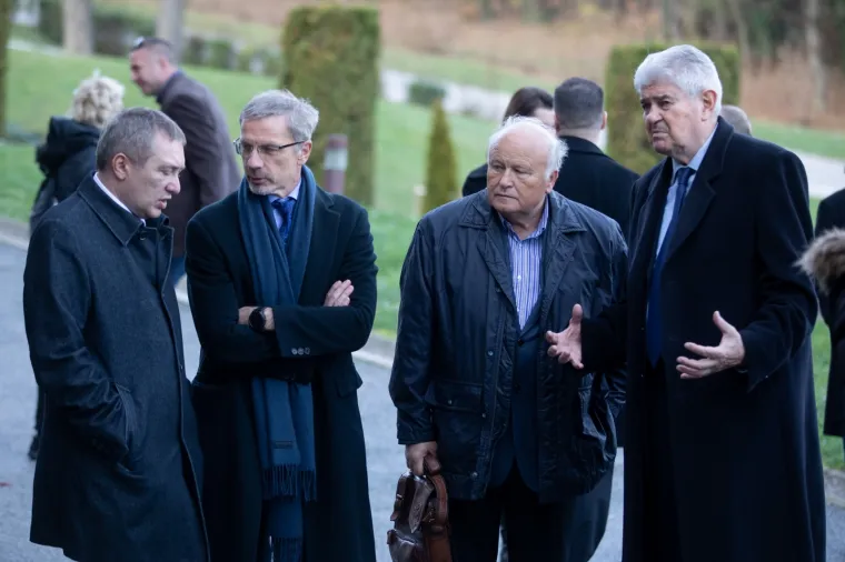 Tuga na Mirogoju! Od Rohatinskog se oprostila obitelj, biv&scaron;i ministri, guverner Vujčić, Bandić