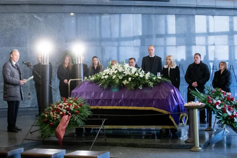 Tuga na Mirogoju! Od Rohatinskog se oprostila obitelj, biv&scaron;i ministri, guverner Vujčić, Bandić