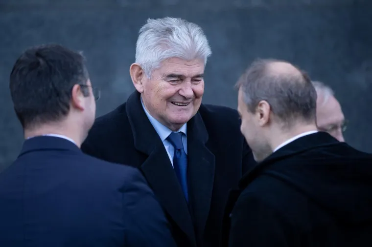 Tuga na Mirogoju! Od Rohatinskog se oprostila obitelj, biv&scaron;i ministri, guverner Vujčić, Bandić