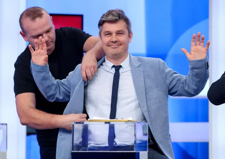 Rukovanje Grabar-Kitarović i &Scaron;kore, nasmijani Đapić...: Sučeljavanje 11 kandidata za Pantovčak!