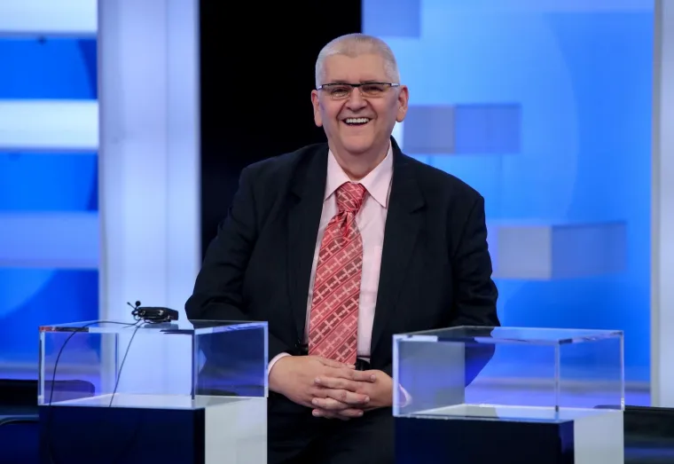 Rukovanje Grabar-Kitarović i &Scaron;kore, nasmijani Đapić...: Sučeljavanje 11 kandidata za Pantovčak!