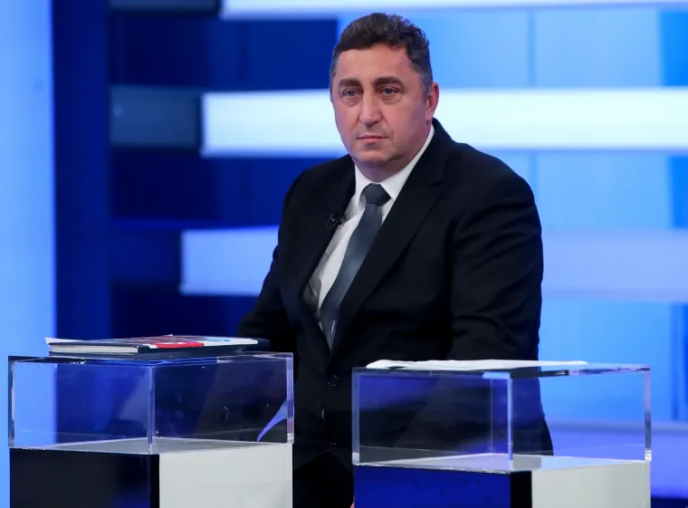 Rukovanje Grabar-Kitarović i &Scaron;kore, nasmijani Đapić...: Sučeljavanje 11 kandidata za Pantovčak!