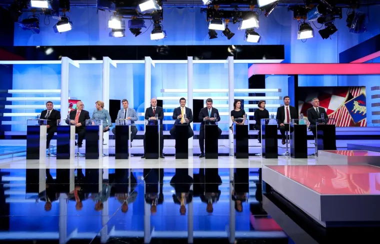 Rukovanje Grabar-Kitarović i &Scaron;kore, nasmijani Đapić...: Sučeljavanje 11 kandidata za Pantovčak!