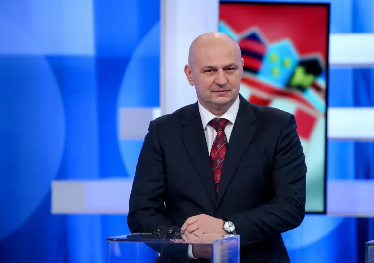 Rukovanje Grabar-Kitarović i &Scaron;kore, nasmijani Đapić...: Sučeljavanje 11 kandidata za Pantovčak!