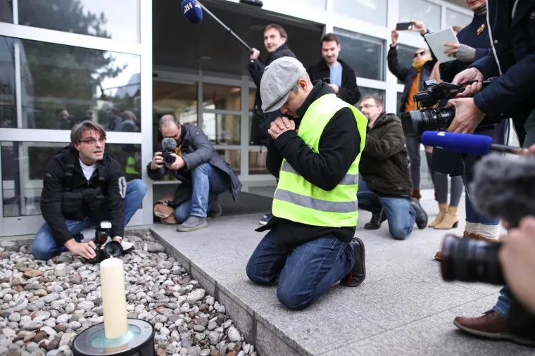 Na novinarsko pitanje o tome kakav rezultat očekuje na izborima, rekao je da očekuje pobjedu u prvom krugu i da pobijedi najgori.