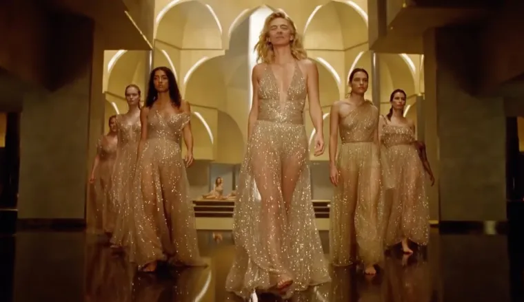 NAJSMJEŠNIJA ULOGA MR. BEANA DO SADA: Slavni komičar kao zanosna gola Charlize Theron nasmijao sve do suza