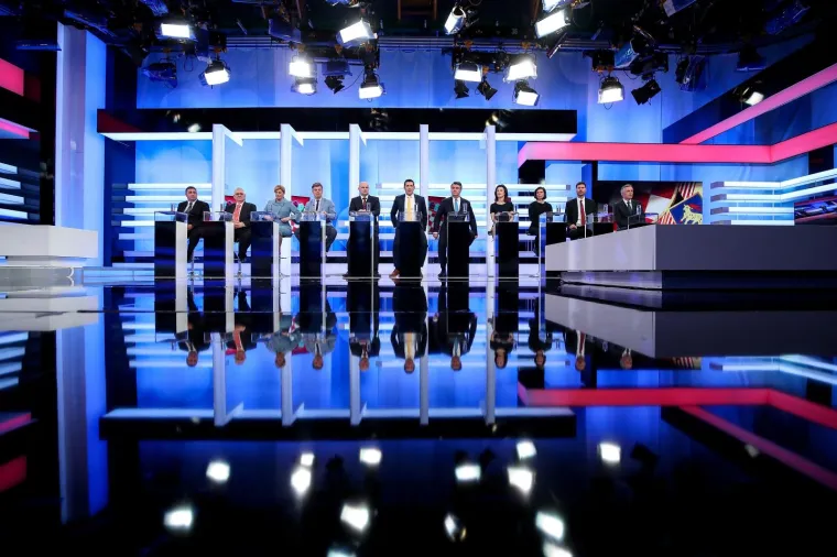 POGLEDAJTE FOTKE S PREDSJEDNIČKOG SUČELJAVANJA: Stigli su svi kandidati