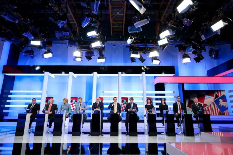 POGLEDAJTE FOTKE S PREDSJEDNIČKOG SUČELJAVANJA: Stigli su svi kandidati