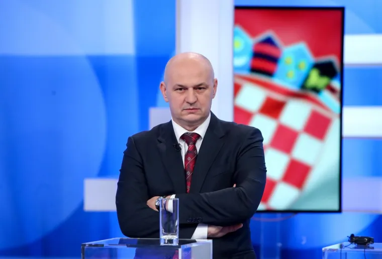 POGLEDAJTE FOTKE S PREDSJEDNIČKOG SUČELJAVANJA: Stigli su svi kandidati