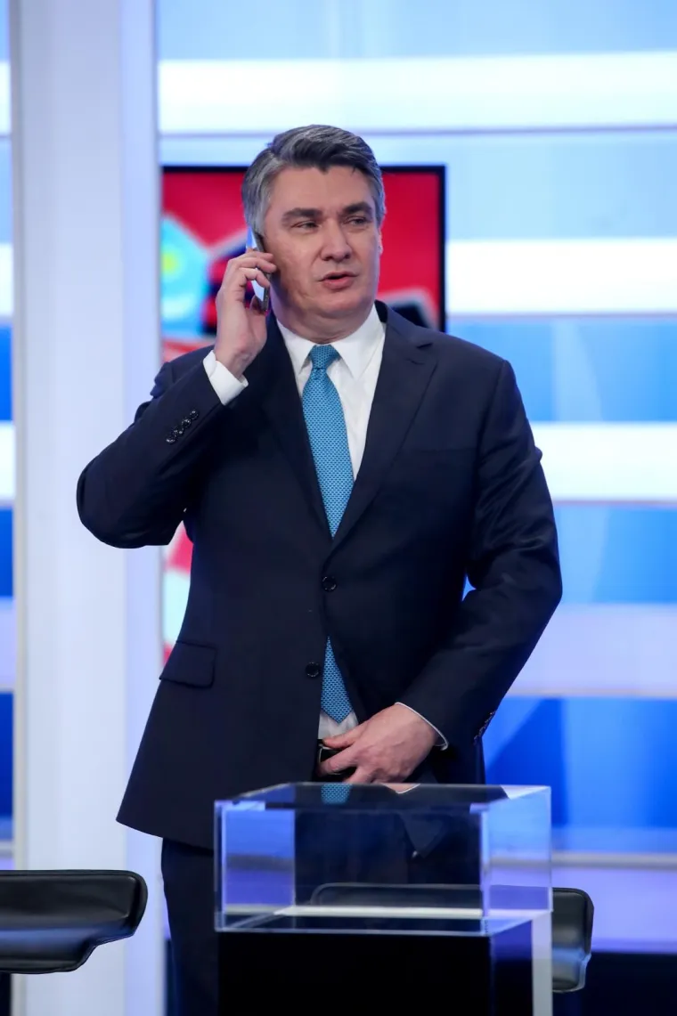 POGLEDAJTE FOTKE S PREDSJEDNIČKOG SUČELJAVANJA: Stigli su svi kandidati