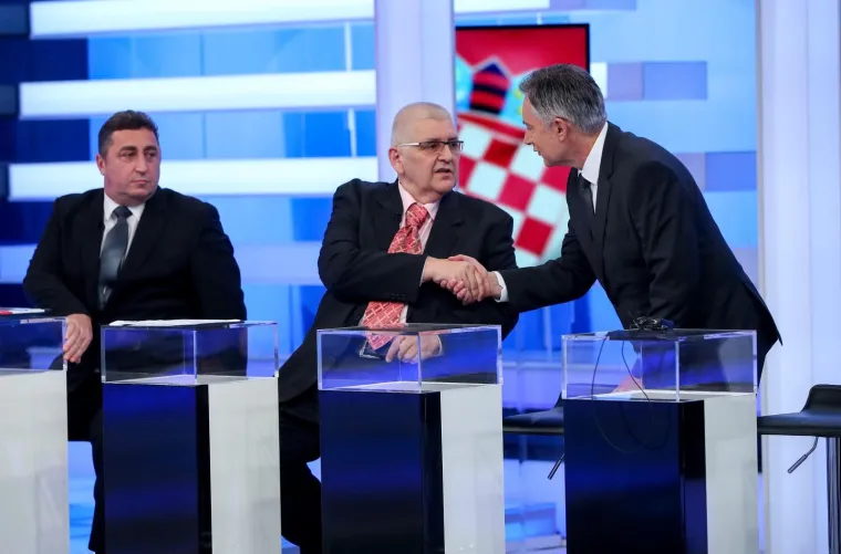 POGLEDAJTE FOTKE S PREDSJEDNIČKOG SUČELJAVANJA: Stigli su svi kandidati