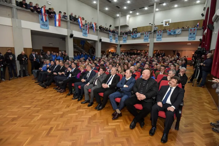 Grabar-Kitarović prepuna samopouzdanja u 'HDZ-ovom gradu': 'Nudim program i rad, a ne poskočice i nerad'