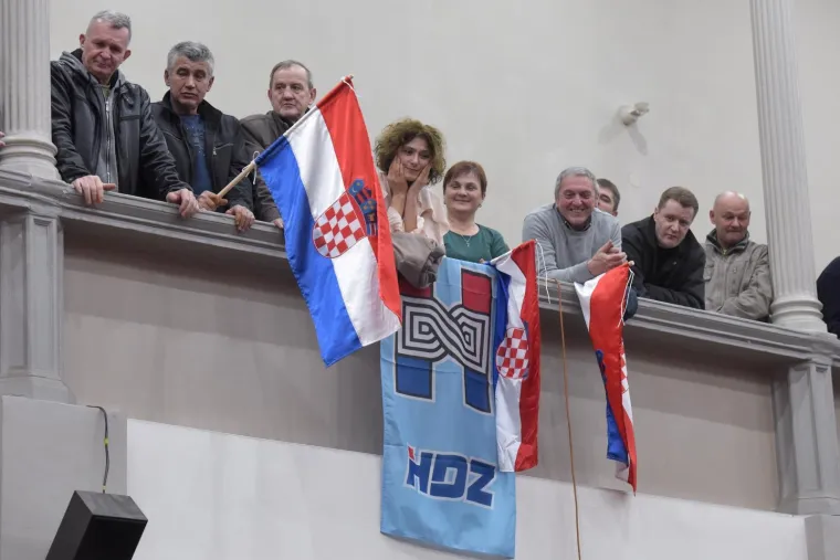 Grabar-Kitarović prepuna samopouzdanja u 'HDZ-ovom gradu': 'Nudim program i rad, a ne poskočice i nerad'