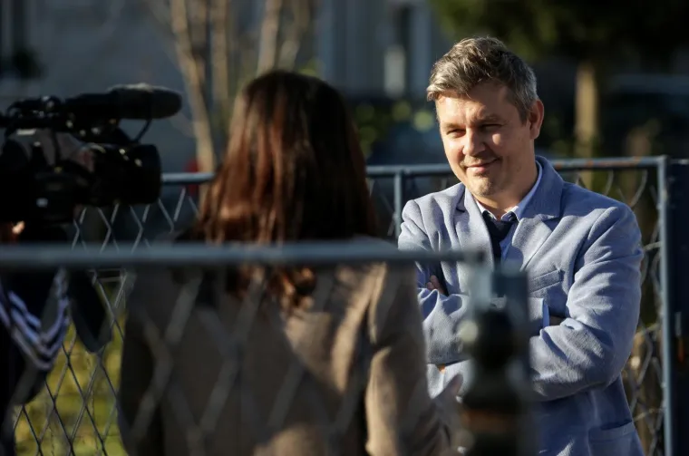 Juričan u Kozari puteve do&scaron;ao u luksuznom Mercedesu: 'Ja sam vam do&scaron;ao lagati. Hoćete li mi dati ne&scaron;to mita?'