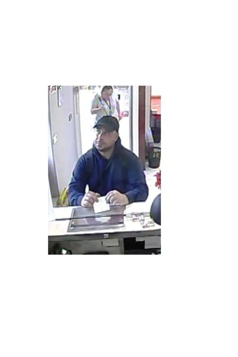 Policija traži pomoć! Prepoznajete li mu&scaron;karca s fotografija? Pljačkao je kladionice