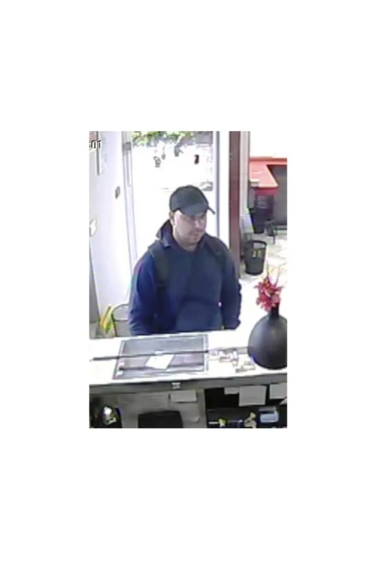 Policija traži pomoć! Prepoznajete li mu&scaron;karca s fotografija? Pljačkao je kladionice