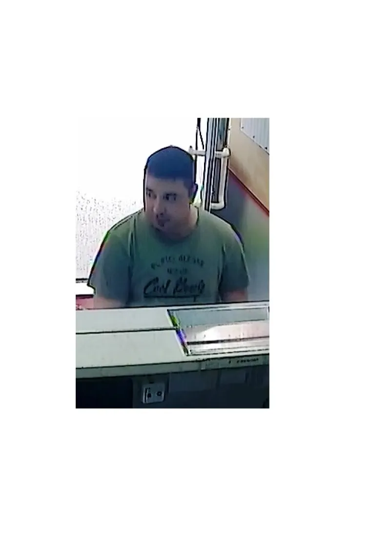 Policija traži pomoć! Prepoznajete li mu&scaron;karca s fotografija? Pljačkao je kladionice