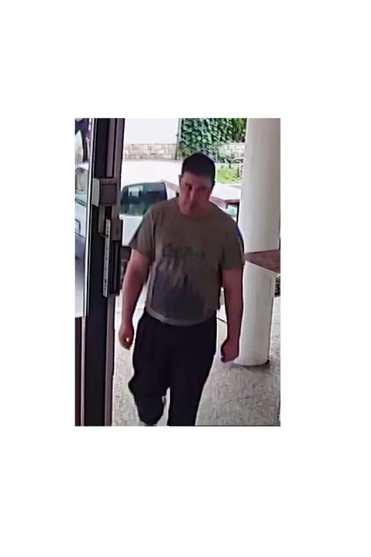 Policija traži pomoć! Prepoznajete li mu&scaron;karca s fotografija? Pljačkao je kladionice