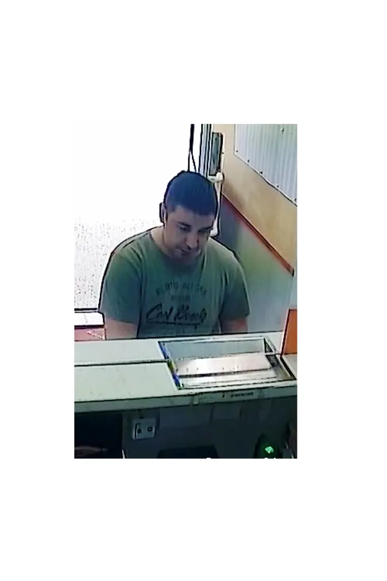 Policija traži pomoć! Prepoznajete li mu&scaron;karca s fotografija? Pljačkao je kladionice