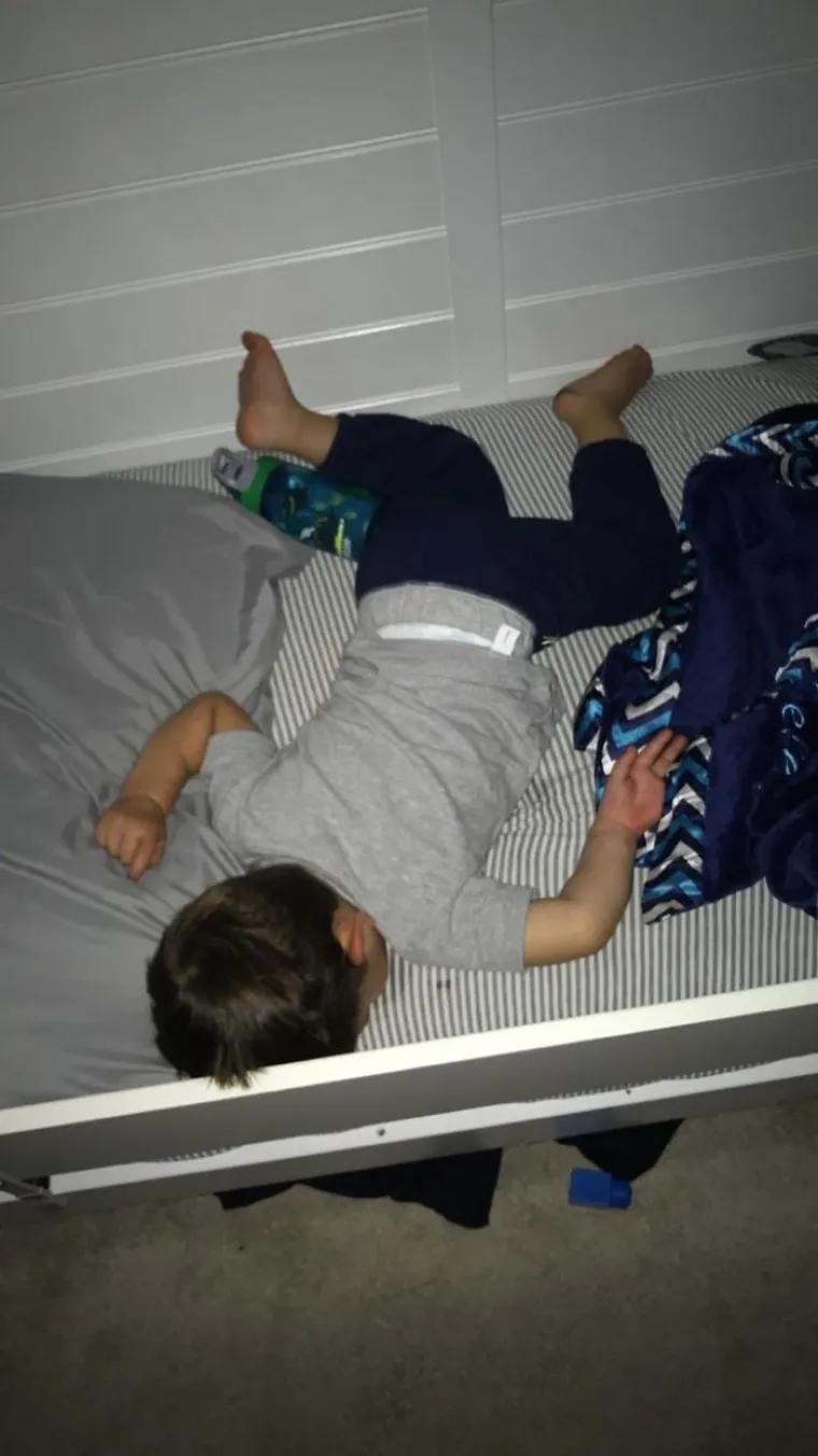 Njih je umor porazio: Presmiješne slike ljudi koji su zaspali na krivom mjestu u krivo vrijeme