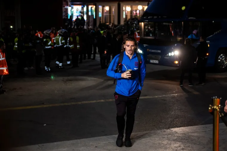 Naravno, igrače Barcelone odu&scaron;evila je navijačka podr&scaron;ka u okolici stadiona.