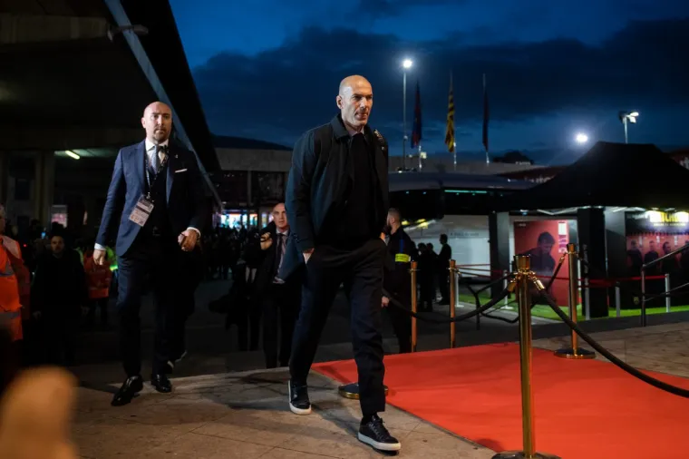 Zidane se odlučio na čudan potez staviv&scaron;i Luku Modrića na klupu za El Clasico. Iz razloga &scaron;to kapetan Vatrenih u posljednje vrijeme igra odlično.