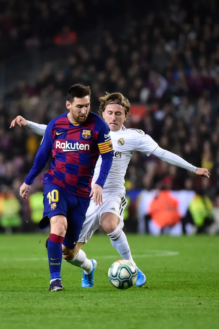 U jednom od najvećih nogometnih derbija na svijetu, &scaron;panjolskom "El Clasicu" Barcelona i Real Madridu su na Camp Nou prvi put nakon 17 godina odigrali bez golova.