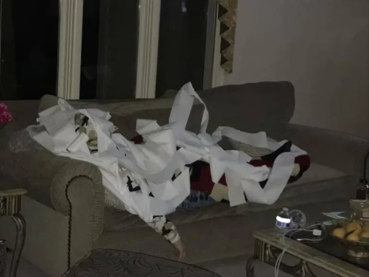 Ovo bih očekivao od prijatelja na tulumu, ali ne i od rođenog oca kad dođem prespavati