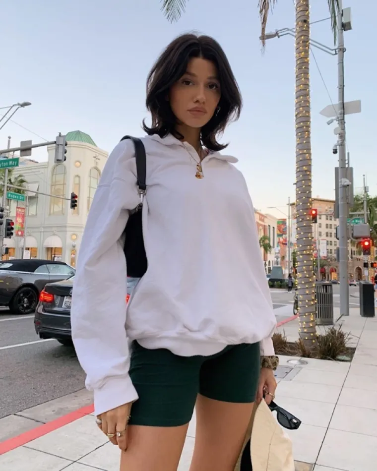 OBUCI DŽEMPER, PA SMRZNUT ĆE&Scaron; SE!: Džempere su odjenule, ali ipak se smrzavaju jer ne pokrivaju ba&scaron; ni&scaron;ta