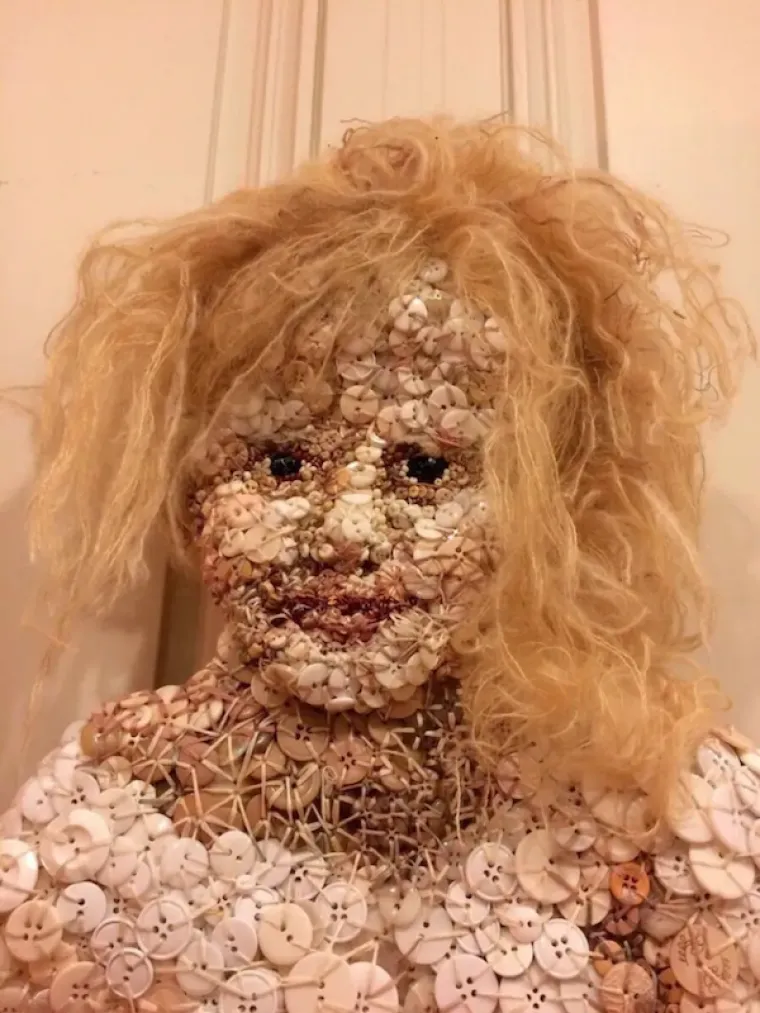 POTPUNO NEOČEKIVANI HORORI: Ako vas ne užasnu fotografije, proći će vas jeza kad saznate čemu služe leće sa &scaron;iljcima