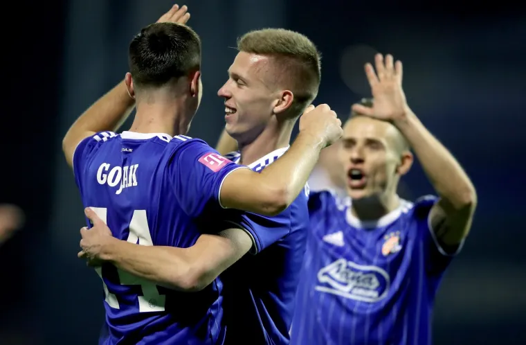 DINAMOVO TORPEDIRANJE RIJEČKOG BRODA: Plavi počastili goste s Kvarnera za Božić - golovima u njihovoj mreži