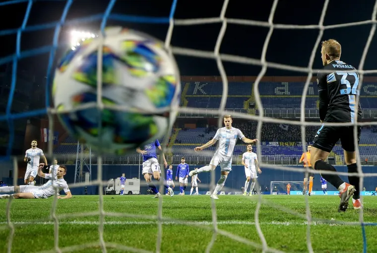 DINAMOVO TORPEDIRANJE RIJEČKOG BRODA: Plavi počastili goste s Kvarnera za Božić - golovima u njihovoj mreži