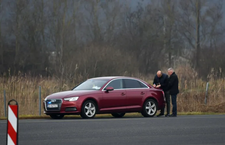 Putujući na sastanak u Ministarstvo zdravstva međimurski župan Matija Posavec i njegov vozač doživjeli su prometnu nezgodu kod naplatnih kućica u Svetoj Heleni. Bliski susret s teretnim vozilom, srećom, pro&scaron;ao je bez težih posljedica