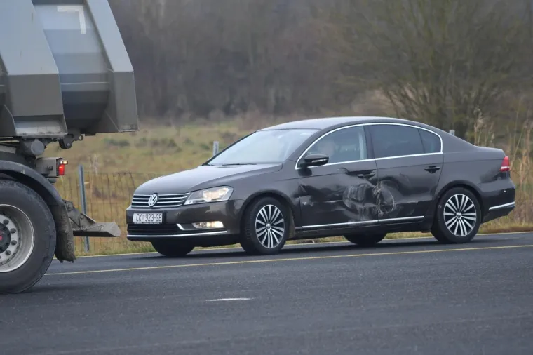 Putujući na sastanak u Ministarstvo zdravstva međimurski župan Matija Posavec i njegov vozač doživjeli su prometnu nezgodu kod naplatnih kućica u Svetoj Heleni. Bliski susret s teretnim vozilom, srećom, pro&scaron;ao je bez težih posljedica