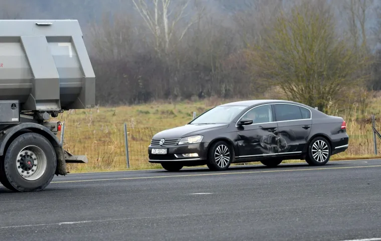 Putujući na sastanak u Ministarstvo zdravstva međimurski župan Matija Posavec i njegov vozač doživjeli su prometnu nezgodu kod naplatnih kućica u Svetoj Heleni. Bliski susret s teretnim vozilom, srećom, pro&scaron;ao je bez težih posljedica